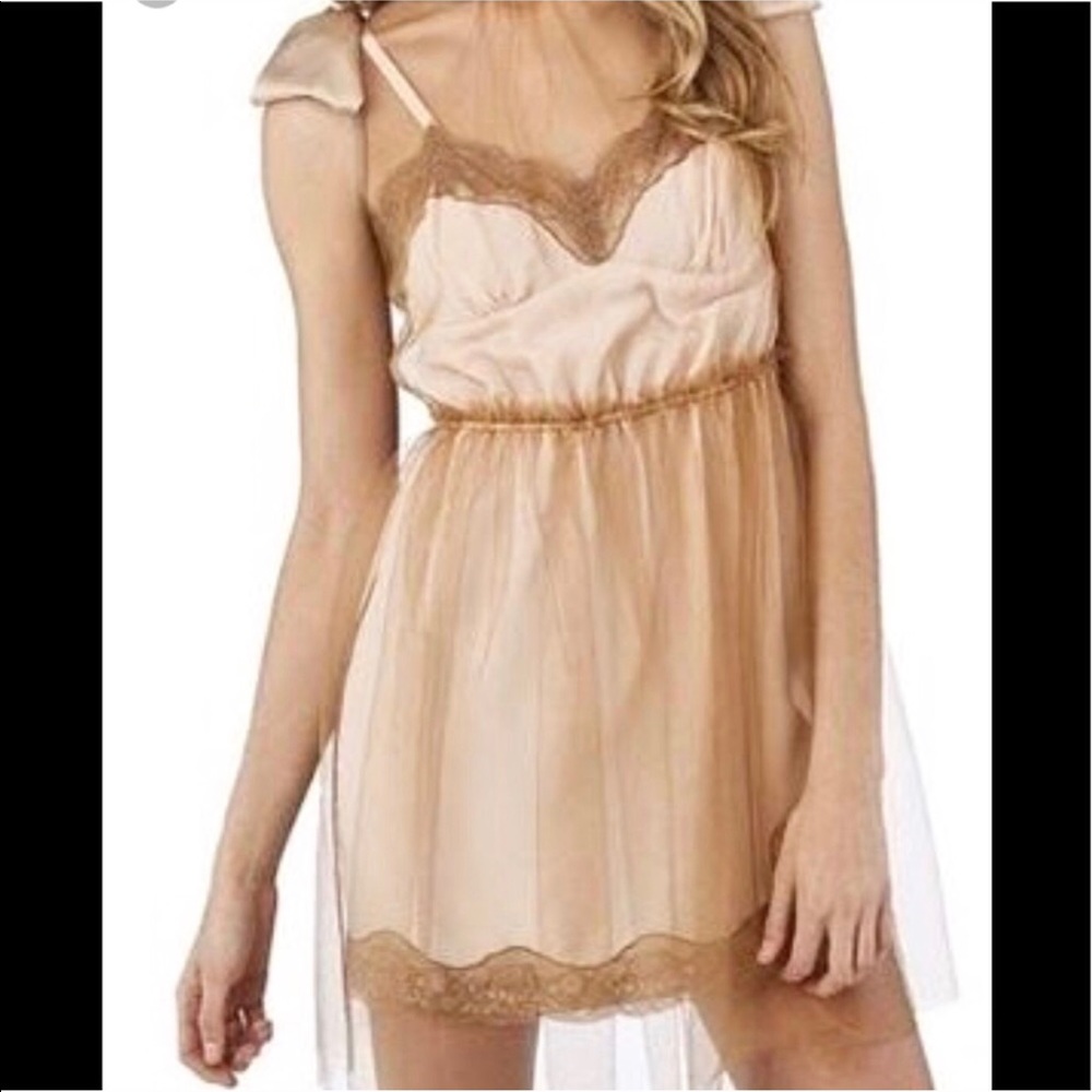 NWT Satin lace tulle dress beautiful bow shoulder